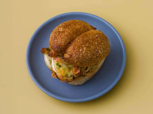 Sandwich Bawang & Bacon Baru ¥486 / BURDIGALA TOKYO
