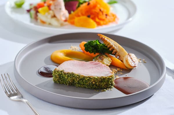 세심한 온도 조절로 구운 메인 요리