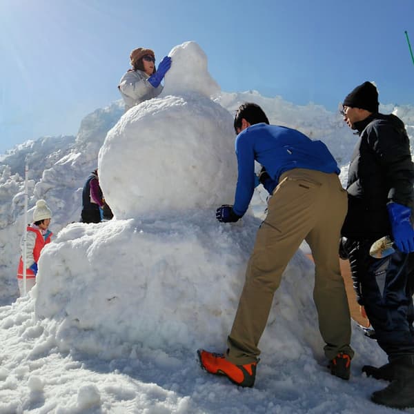Snowman building contest