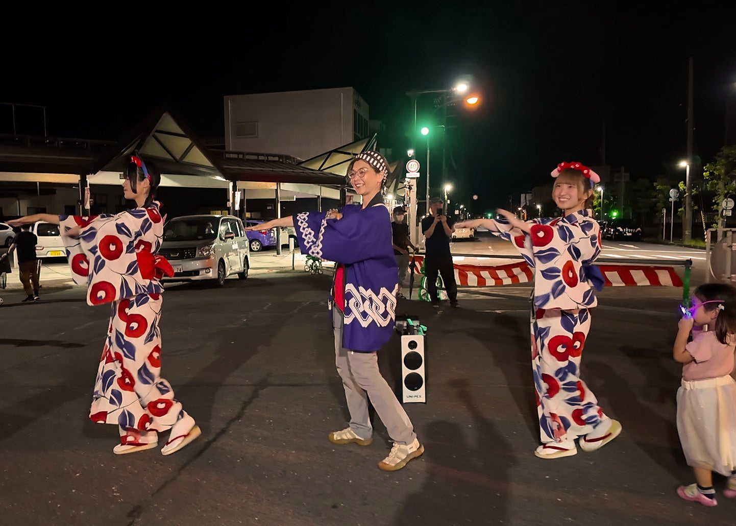 เต้นรำไปพร้อมกับชาวเมือง