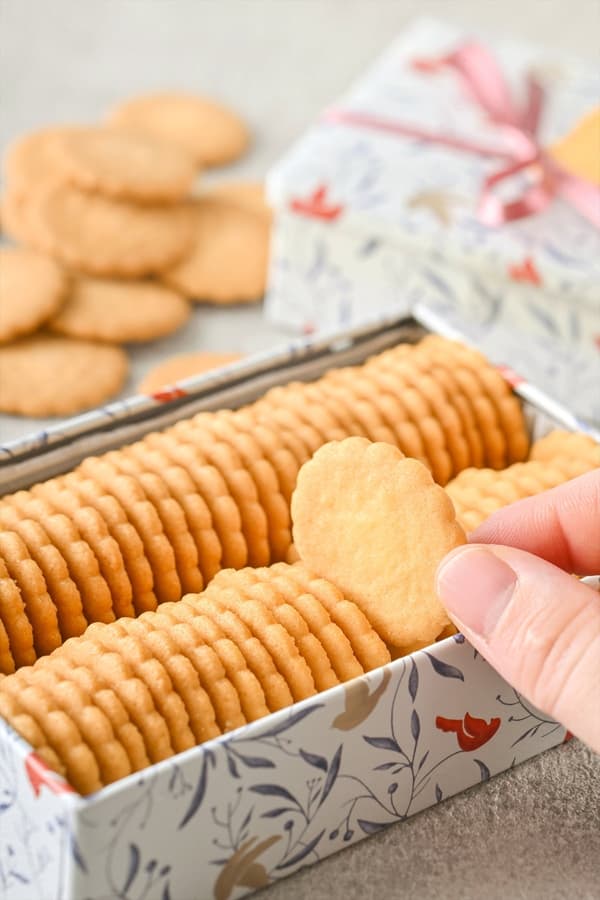 Buttery Flower Cookie Tin