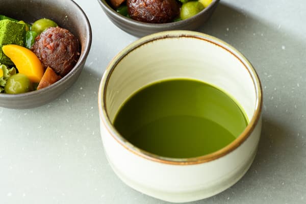 Bebida de bienvenida con matcha de Gion Tsujiri