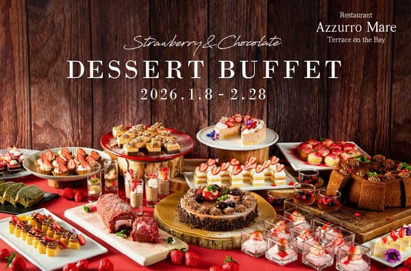 Buffet de postres con fresas y postres de chocolate