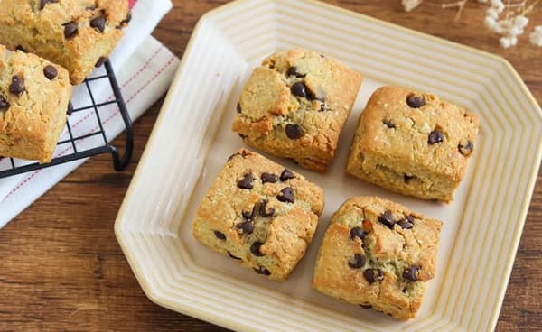 Pistachio Chocolate Scones