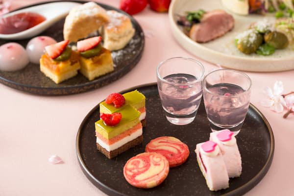 Gelatina de flor de cerezo en vaso