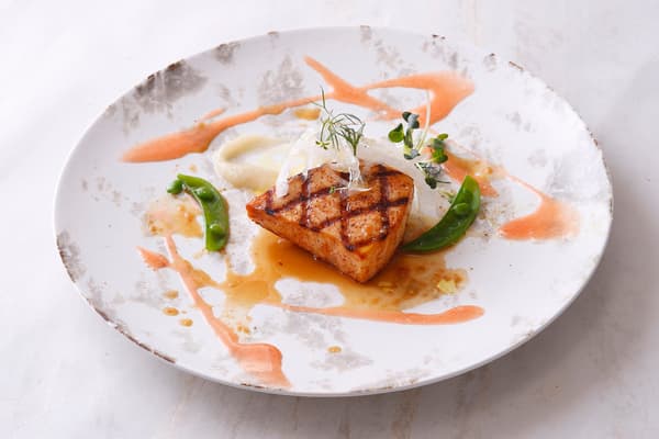 Pez Espada a la Parrilla con Salsa de Vino Shaoxing