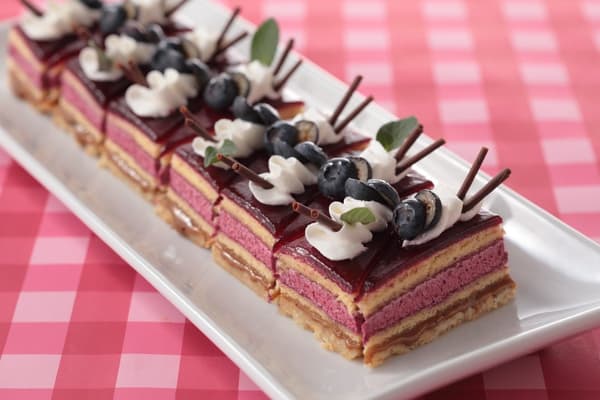 Fresh Caramel and Cassis Cake