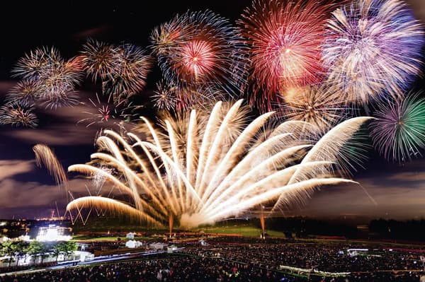 Festival de Fuegos Artificiales de Arte de Hokkaido en el Parque Moerenuma （北海道芸術花火 モエレ沼公園）