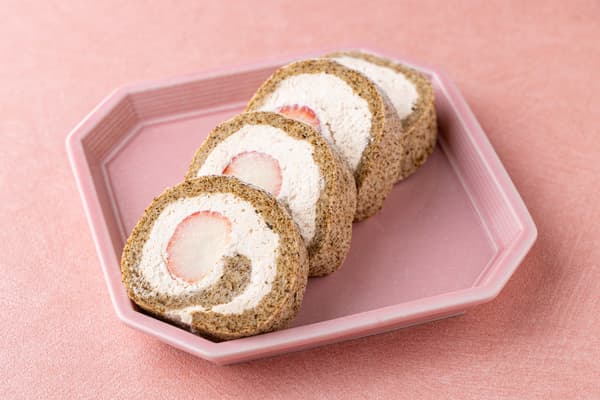 Mino Musume Strawberry and Earl Grey Chiffon Roll