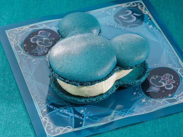 Mickey-shaped macarons