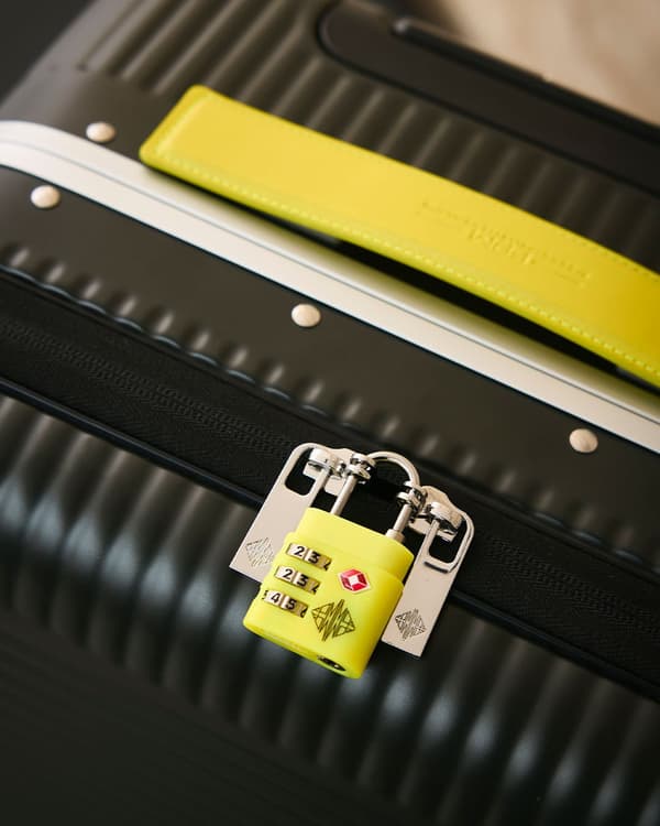 Leather Handle ¥19,800 (tax included / per piece); Padlocks ¥7,700 (tax included / set of 2)