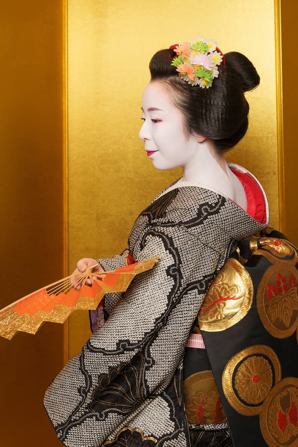 Maiko dalam pakaian tradisional Kyoto