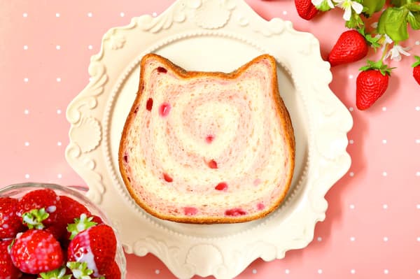 Neko Neko Shokupan Condensed Milk Strawberry