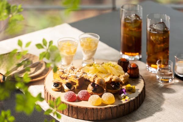 Una variedad de dulces a base de frutas servidos en la Terraza de las Nubes