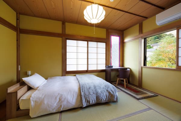 Bed-type guest room (example)