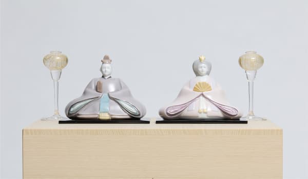 ตุ๊กตาผู้ชาย: สีเทา Kasumi, ตุ๊กตาผู้หญิง: สีชมพูอ่อน