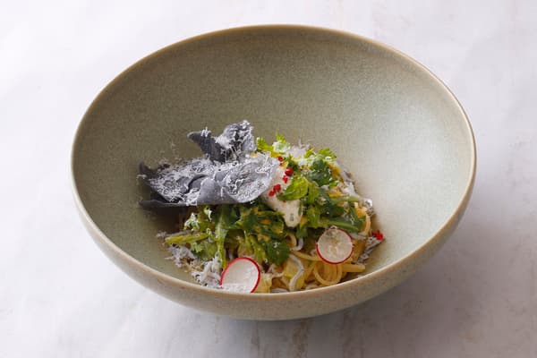 Espagueti con Repollo de Primavera y Shirasu