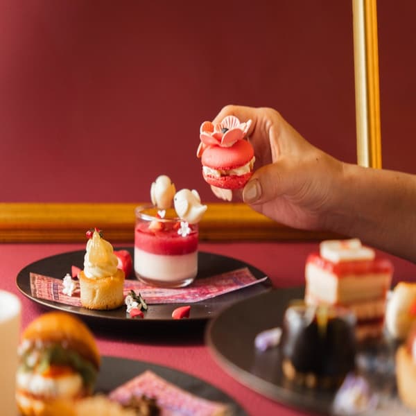 Tea set presentation