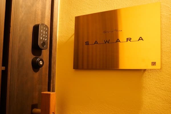 Una casa de botes renovada de 140 años en una ciudad portuaria