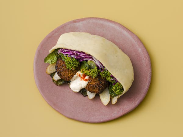 Sandwich Falafel Sayuran Musim Semi ¥562 / THE STANDARD BAKERS TOKYO