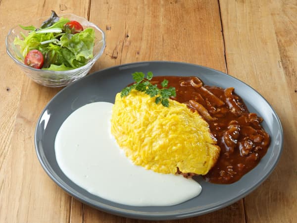 Tokachi Toyonishi Beef Stroganoff Omelette Rice – Fluffy Egg & Four-Cheese Sauce