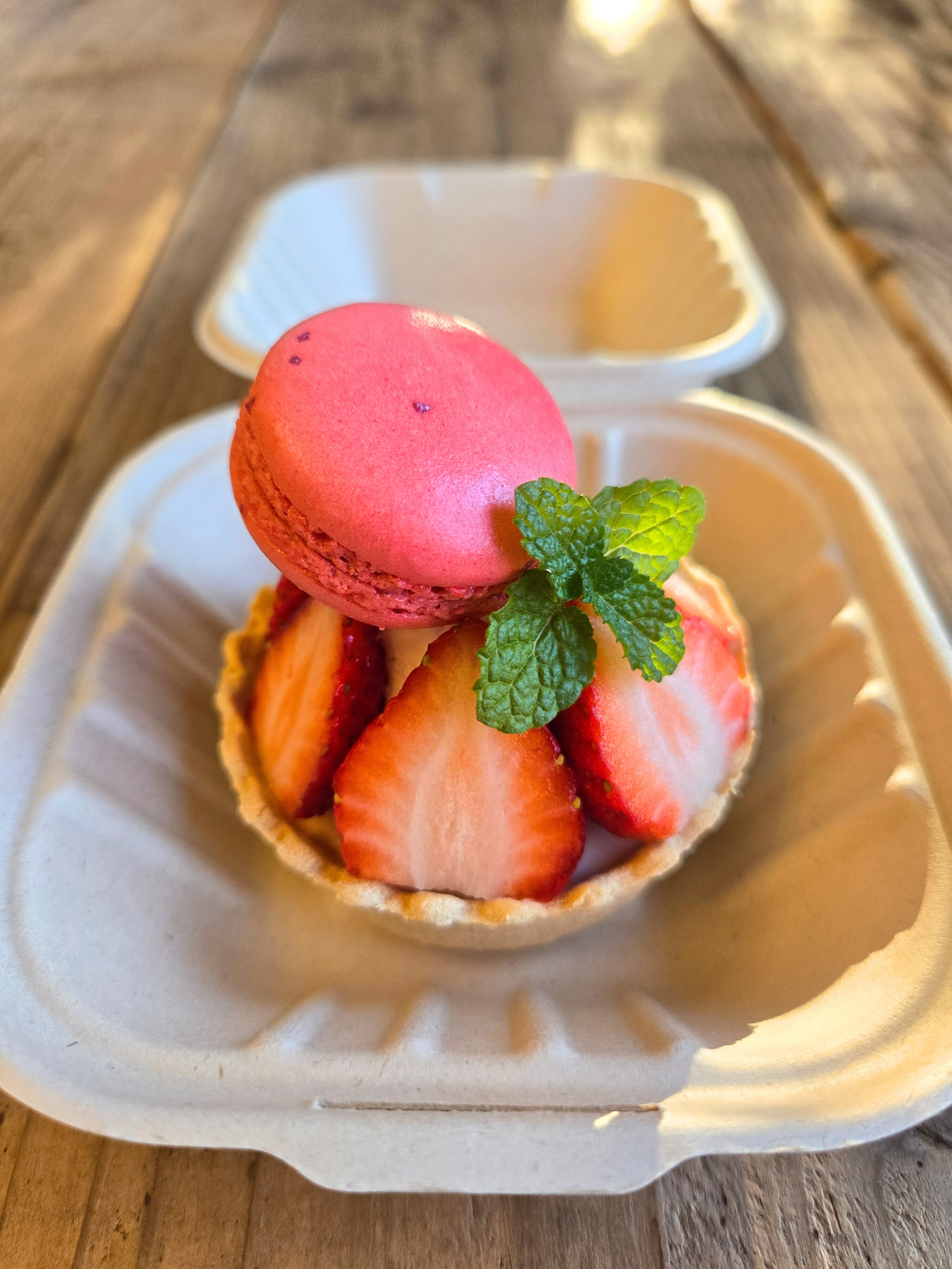 Strawberry and Raspberry Macaron Milk Pie (¥800)