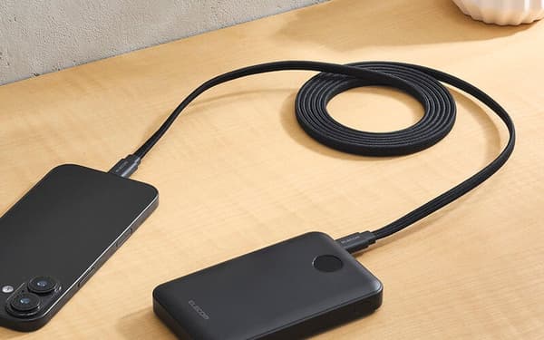 Thin flat design with highly durable nylon mesh outer layer