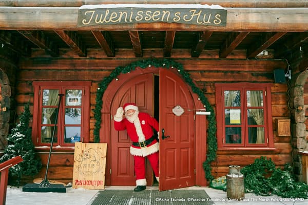 Paradise Yamamoto, el único Santa Claus certificado de Japón, con el atuendo tradicional de Santa