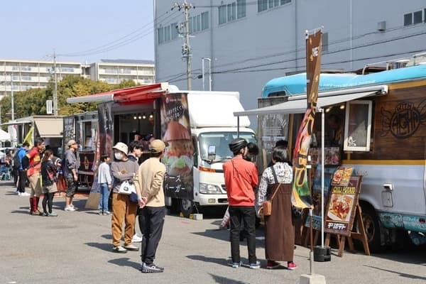 활기찬 미식가 공간이 축제 경험을 마무리합니다