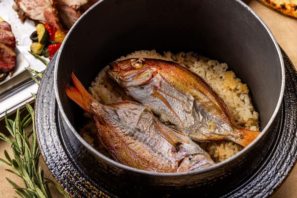 FUGA 첫 번째 다시를 곁들인 도미 솥밥