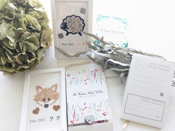 Example of a completed dry flower postcard