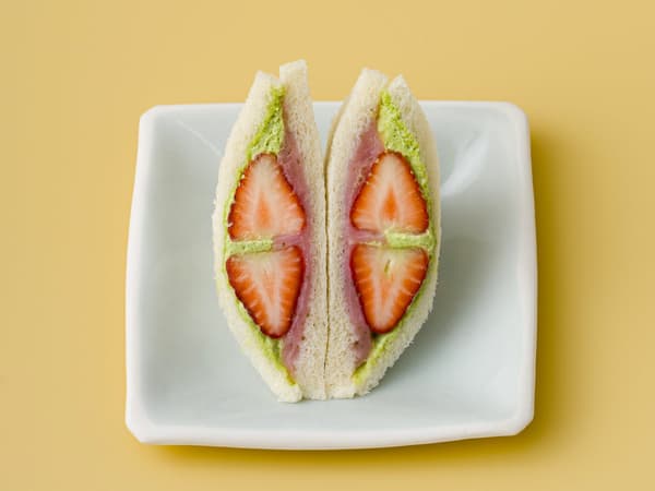 Sakura An, Sandwich Krim Stroberi & Pistachio ¥692 / Sandwich House Märchen GranSta Marunouchi