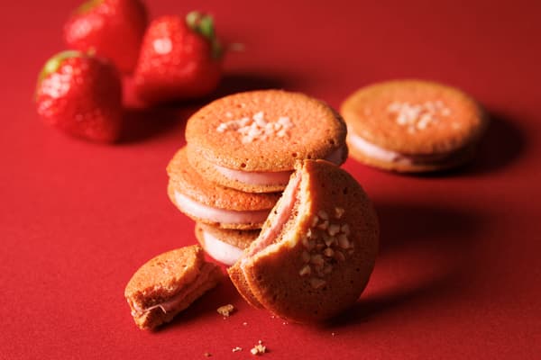 KARON Tuile Sandwich Amaou Strawberry