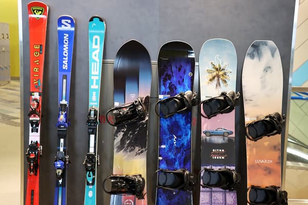 Adición de «1000 juegos de esquí y snowboard» y «1000 pares de botas de esquí y snowboard» para un total de «5000 juegos»: la selección de alquiler más grande de Japón