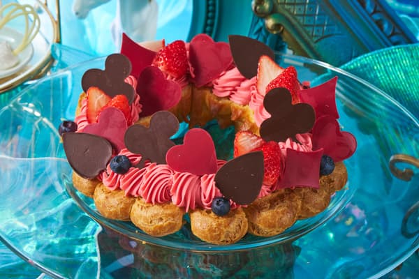 붉음과 검음의 대비: 트럼프 카드의 세계에서 길을 잃다