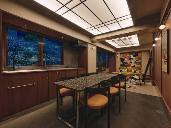 房间内部（夜间）