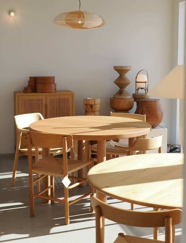 Roca lighting product display