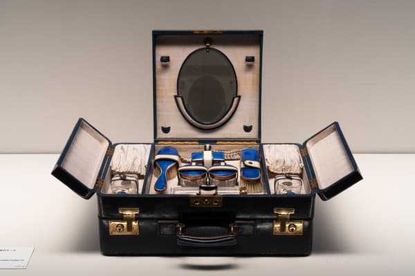 Estuche de Viaje de Cuero Azul, circa 1930s Foto: Ken Kato