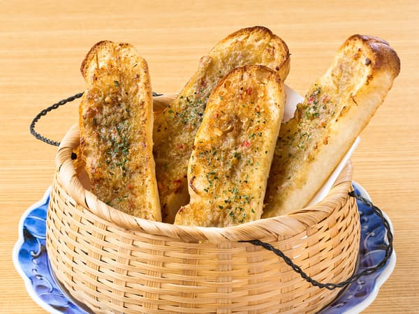 Isomaru's Garlic Toast (4 pieces)
