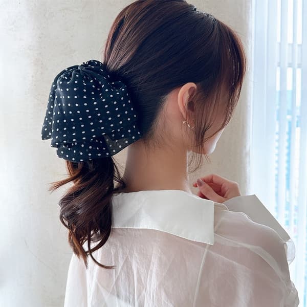 Detalle del Anillo Abierto de Doble Perla