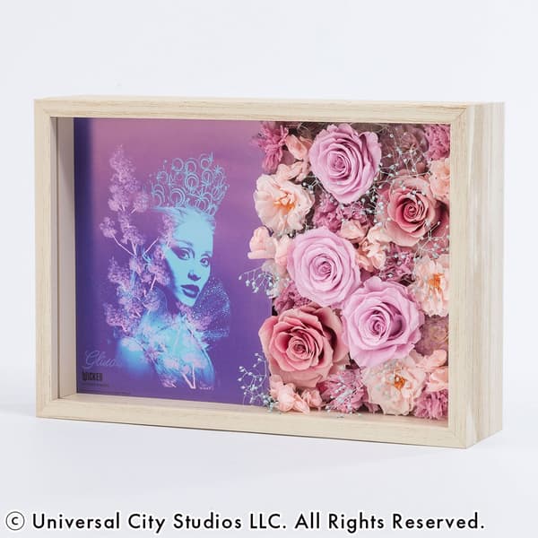 Vista en ángulo del arte enmarcado de Glinda