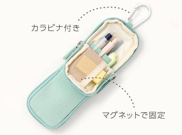 When you fold the front panel and lock it with the magnet, you can access the contents while maintaining a compact space.