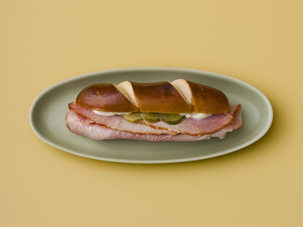 Roti Laugen Ham Asap Oven Batu Bata ¥800 / Butz Sandwich