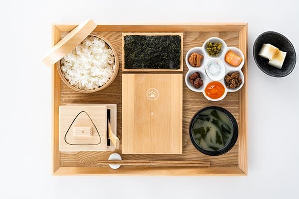 The Omusubi Gozen, featuring six carefully selected fillings and salt, invites guests to enjoy the flavors of rice through every variation.