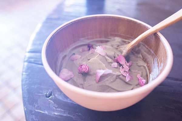 Sakura mud pack available in the bathing areas