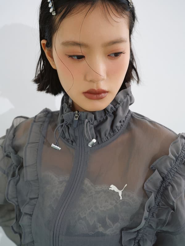 Lily Brown × Puma Sheer Frill Blouson – tampilan alternatif