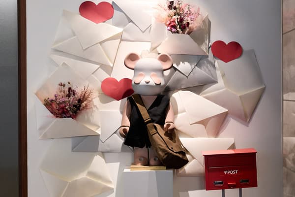 酒店内的樱花粉熊猫艺术品