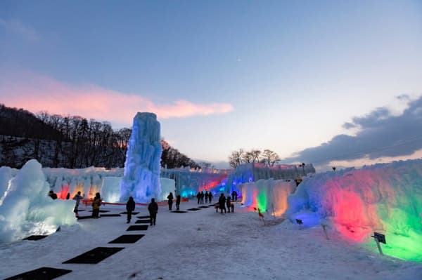 ประติมากรรมน้ำแข็งทะเลสาบชิโกสึ