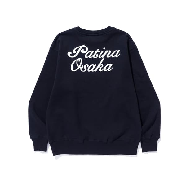 เสื้อสเวตเตอร์คอกลมสีดำด้านหลัง