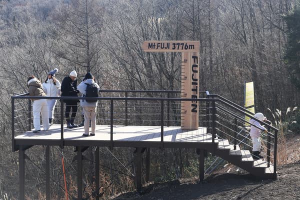 Tablero de medición de altura instalado en la nueva plataforma de observación